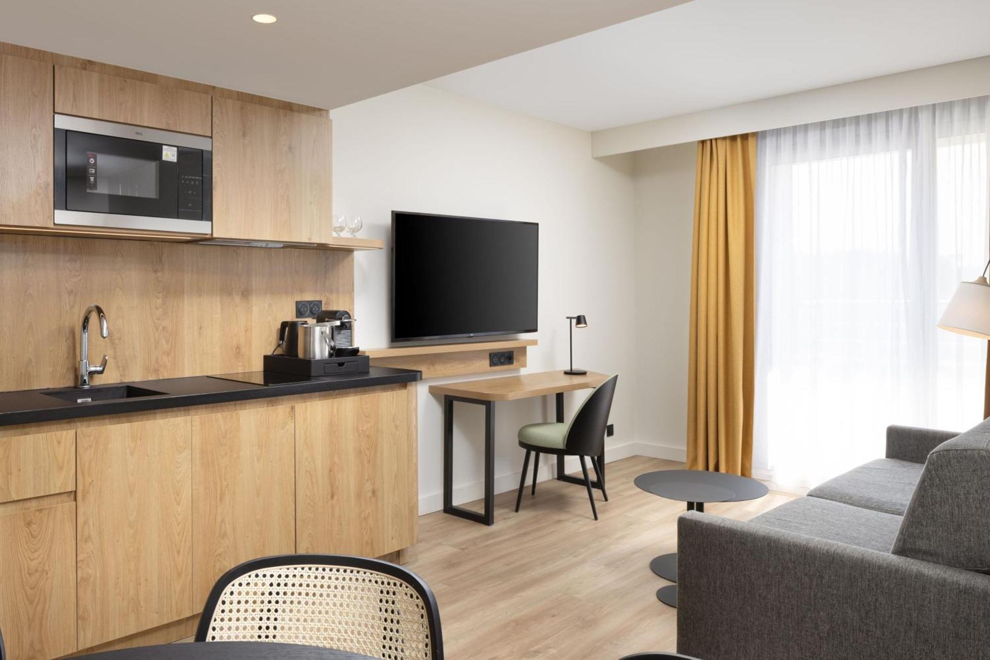 Residence Inn By Marriott Paris Didot Montparnasse Exterior photo